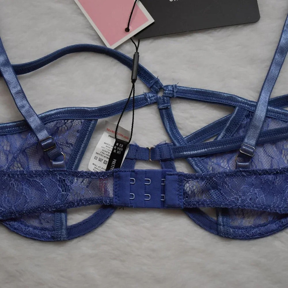 NWT PrettyLittleThing Sz M Purple Lace Asymmetric Strapping Detail Underwire Bra - Picture 5 of 10